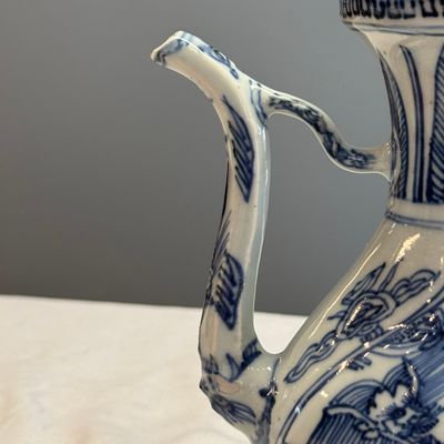 A Chinese blue and white 'Qilin' ewer and cover — photo 3