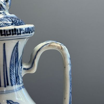 A Chinese blue and white 'Qilin' ewer and cover — photo 4