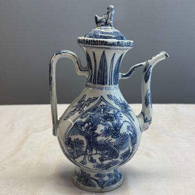 A Chinese blue and white 'Qilin' ewer and cover — photo 7
