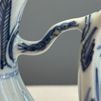 A Chinese blue and white 'Qilin' ewer and cover — photo 9