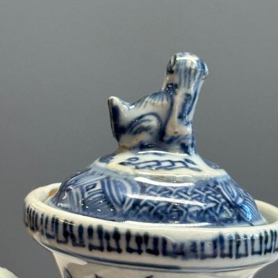 A Chinese blue and white 'Qilin' ewer and cover — photo 10