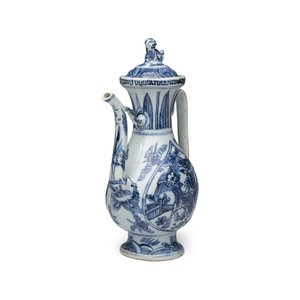 A Chinese blue and white 'Qilin' ewer and cover — photo 1