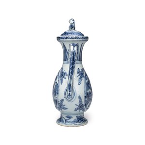A Chinese blue and white 'Qilin' ewer and cover — photo 3