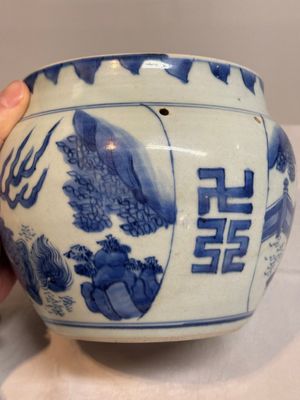 A Chinese blue and white 'qilin' jar and wooden cover, Transitional period — photo 4