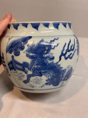 A Chinese blue and white 'qilin' jar and wooden cover, Transitional period — photo 8