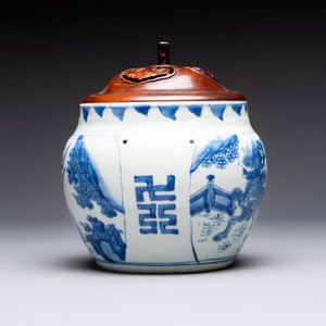 A Chinese blue and white 'qilin' jar and wooden cover, Transitional period — photo 2