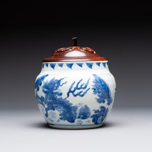 A Chinese blue and white 'qilin' jar and wooden cover, Transitional period — photo 3