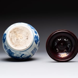 A Chinese blue and white 'qilin' jar and wooden cover, Transitional period — photo 6