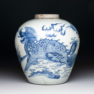 A Chinese blue and white 'qilin' jar, Transitional period — photo 1