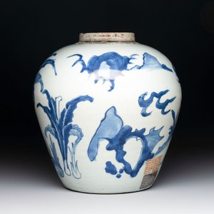 A Chinese blue and white 'qilin' jar, Transitional period — photo 3