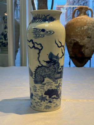A Chinese blue and white 'Qilin' sleeve vase, 19th C. — photo 1