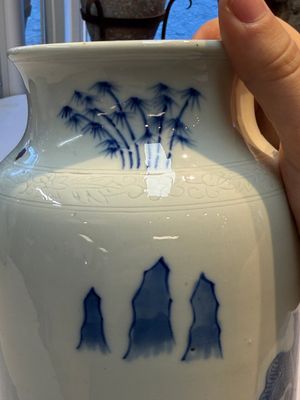A Chinese blue and white 'Qilin' sleeve vase, 19th C. — photo 9