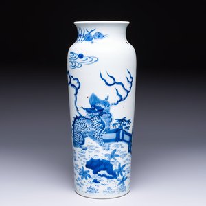 A Chinese blue and white 'Qilin' sleeve vase, 19th C. — photo 1