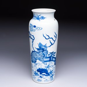 A Chinese blue and white 'Qilin' sleeve vase, 19th C. — photo 5
