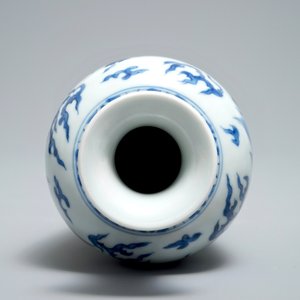 A Chinese blue and white 'qilin' vase, Kangxi — photo 6