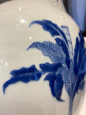 A Chinese blue and white 'qilins' vase, Transitional period — photo 9