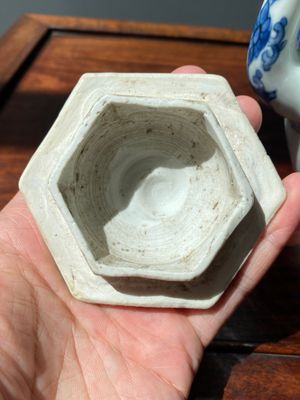 A Chinese blue and white 'qilins' wine ewer, Transitional period — photo 6