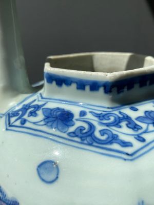 A Chinese blue and white 'qilins' wine ewer, Transitional period — photo 8