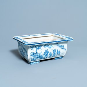 A Chinese blue and white rectangular jardinière, Kangxi/Yongzheng — 照片 1