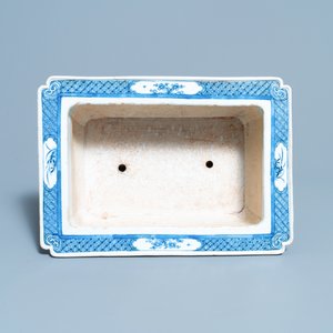 A Chinese blue and white rectangular jardinière, Kangxi/Yongzheng — 照片 6
