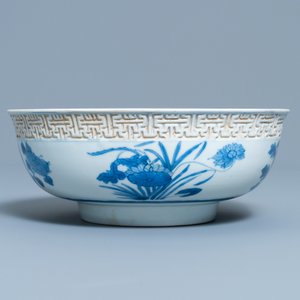 A Chinese blue and white relief-molded bowl, Kangxi — photo 3