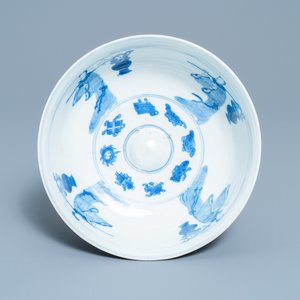 A Chinese blue and white relief-moulded bowl, Kangxi — 照片 2