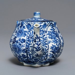 A Chinese blue and white relief-moulded 'lotus flower' teapot and cover, Kangxi — photo 5