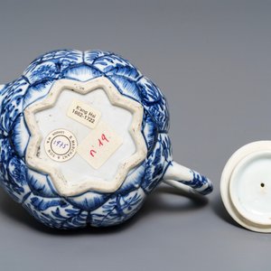 A Chinese blue and white relief-moulded 'lotus flower' teapot and cover, Kangxi — photo 7