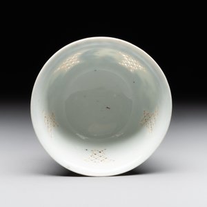 A Chinese blue and white reticulated bowl, Transitional period — foto 7