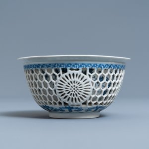 A Chinese blue and white reticulated double-walled bowl, Kangxi — 照片 3