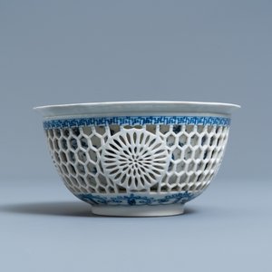 A Chinese blue and white reticulated double-walled bowl, Kangxi — 照片 4