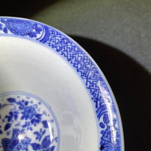 A Chinese blue and white reticulated double-walled bowl, Kangxi — 照片 9