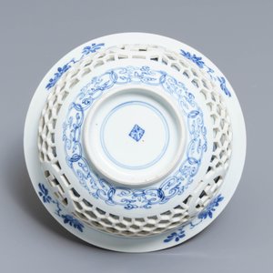 A Chinese blue and white reticulated double-walled bowl, Kangxi — 照片 6
