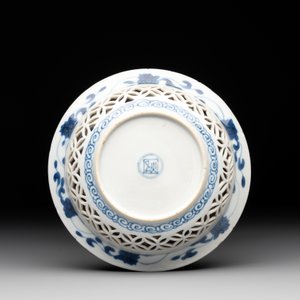 A Chinese blue and white reticulated double-walled cup and saucer, fu mark, Kangxi — photo 3