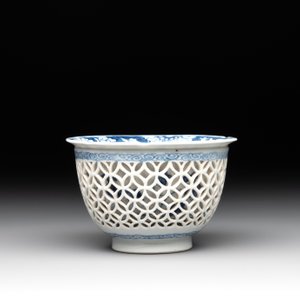 A Chinese blue and white reticulated double-walled cup and saucer, fu mark, Kangxi — photo 5