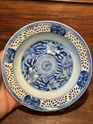 A Chinese blue and white reticulated double-walled cup and saucer, Kangxi — 照片 10