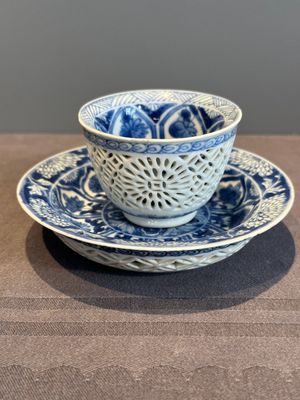 A Chinese blue and white reticulated double-walled cup and saucer, lingzhi mark, Kangxi — photo 3