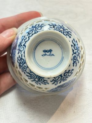 A Chinese blue and white reticulated double-walled cup, pearl mark, Kangxi — photo 9