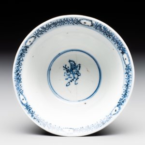 A Chinese blue and white reticulated double-walled cup, pearl mark, Kangxi — photo 6