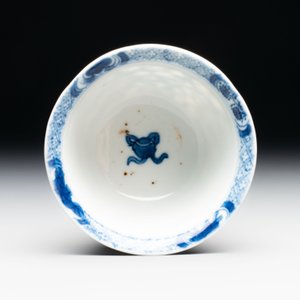 A Chinese blue and white reticulated double-walled cup, ruyi mark, Kangxi — photo 5