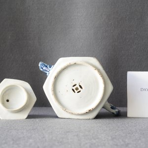 A Chinese blue and white reticulated double-walled teapot and cover, Kangxi — photo 11