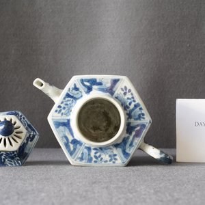 A Chinese blue and white reticulated double-walled teapot and cover, Kangxi — photo 10