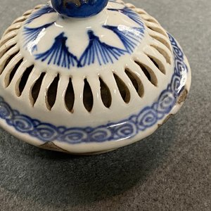 A Chinese blue and white reticulated double-walled teapot and cover, Transitional period — 照片 13