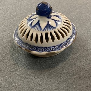A Chinese blue and white reticulated double-walled teapot and cover, Transitional period — 照片 14