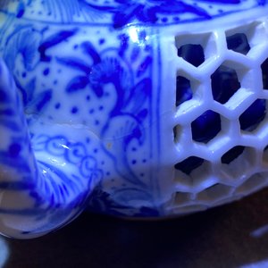 A Chinese blue and white reticulated double-walled teapot and cover, Transitonal period — photo 10