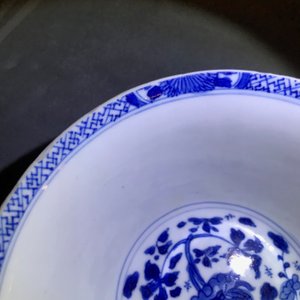 A Chinese blue and white reticulated double-walled teapot and two bowls, Transitional period — photo 19