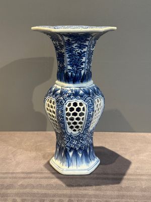 A Chinese blue and white reticulated double-walled vase, Kangxi — photo 1