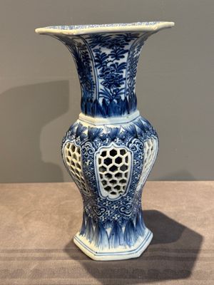 A Chinese blue and white reticulated double-walled vase, Kangxi — photo 3