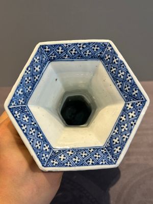 A Chinese blue and white reticulated double-walled vase, Kangxi — photo 4