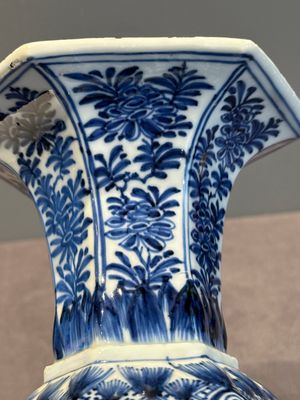 A Chinese blue and white reticulated double-walled vase, Kangxi — photo 8